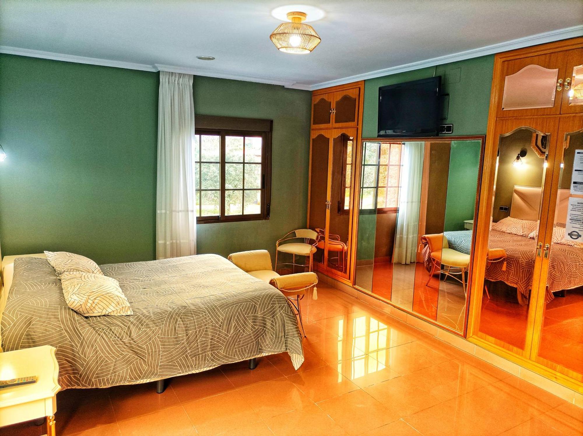 Hostal Restaurante Solaire Castanar de Ibor Exterior photo